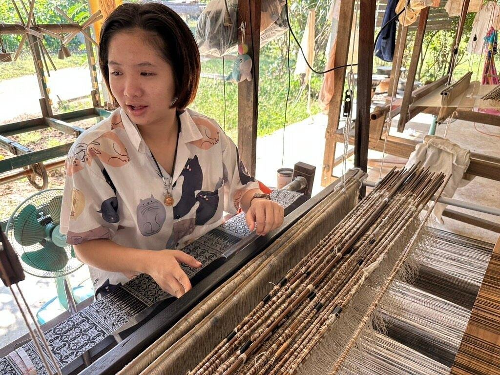 Worship & Blessings – Royal Yok Dok Silk of Lamphun 7